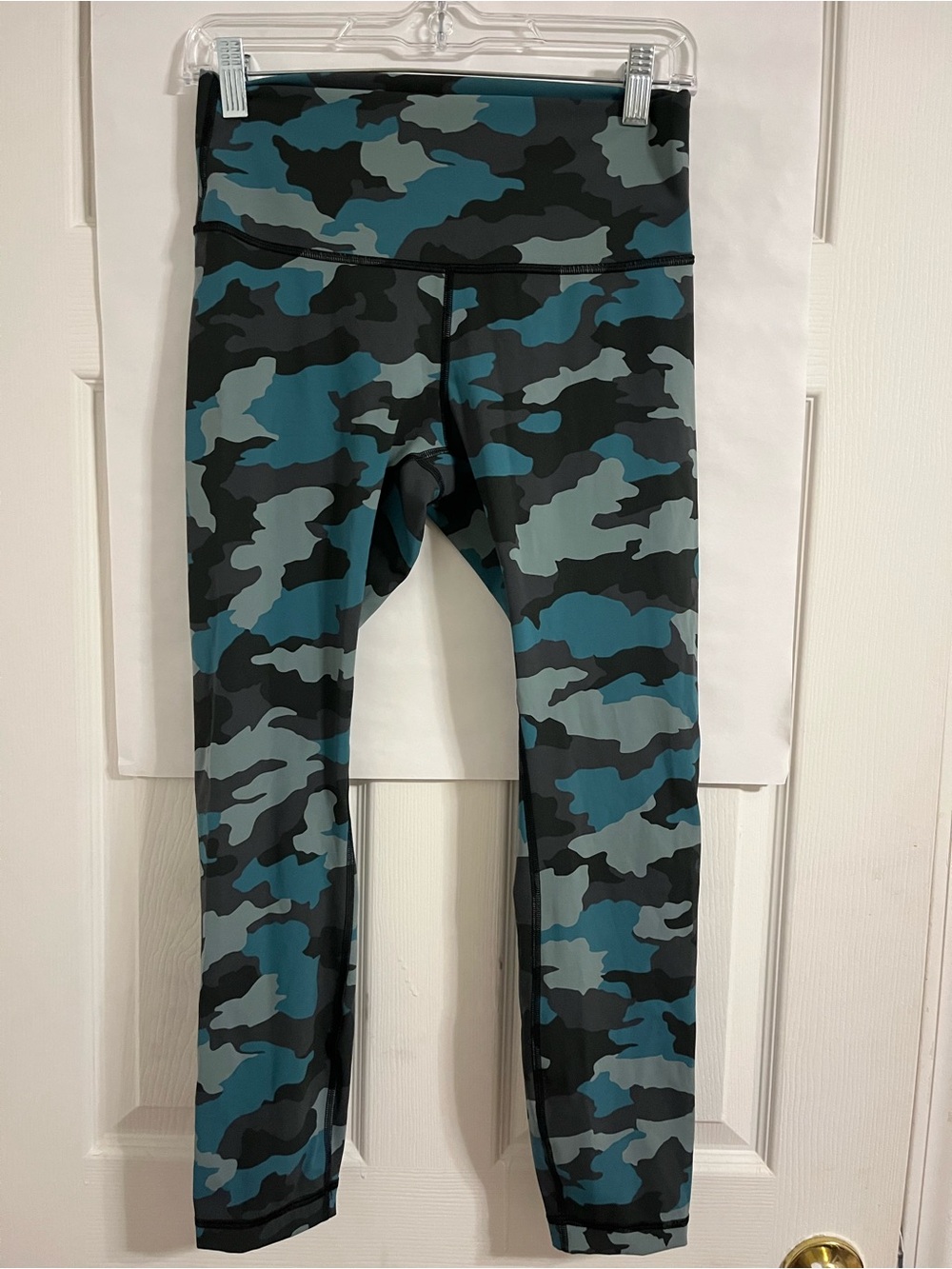 NWOT Lululemon Women’s Blue Camo Leggings